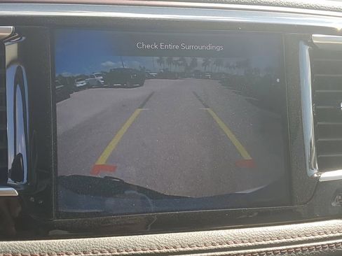 Used 2020 Chrysler Pacifica Limited image 31
