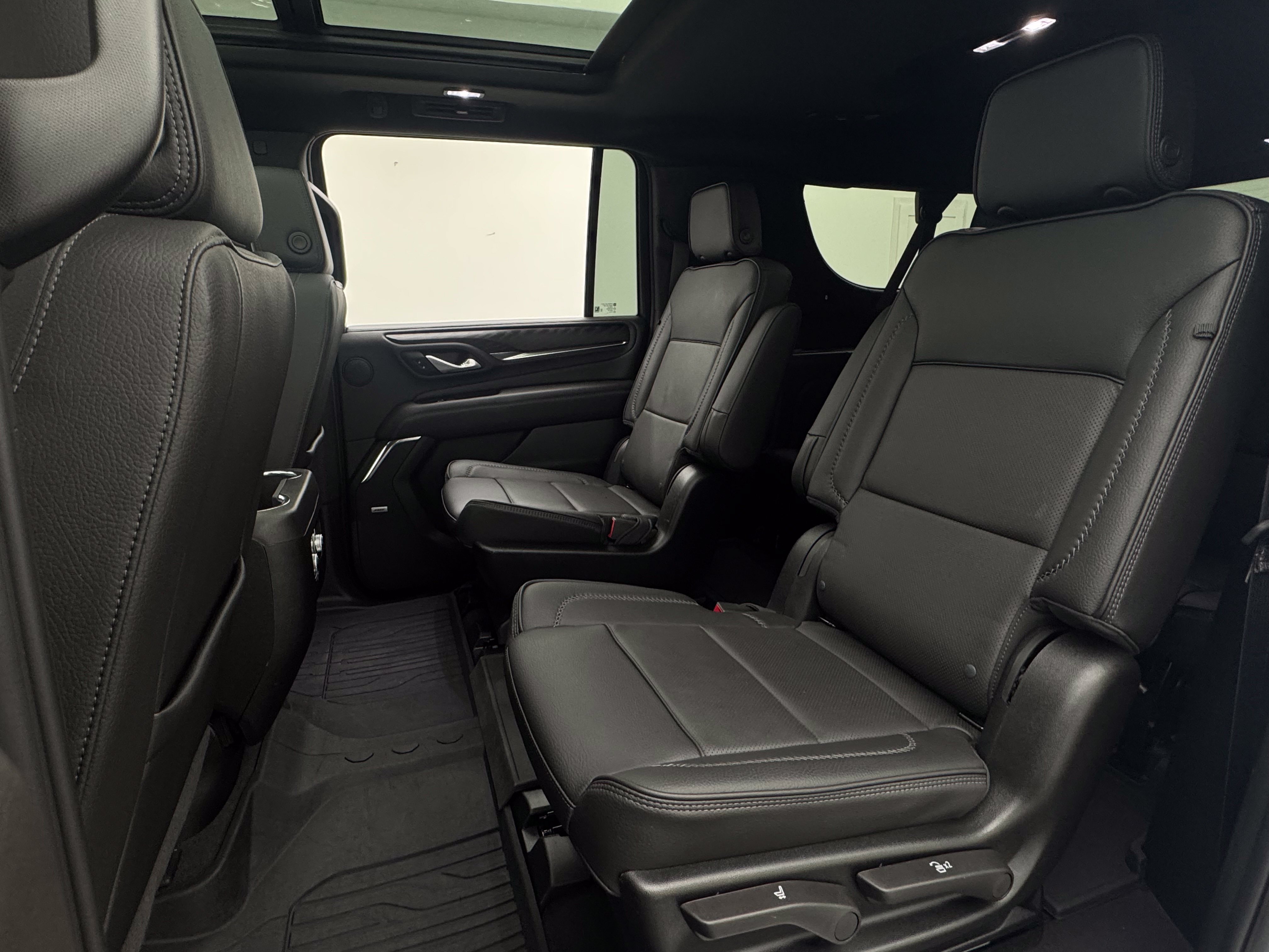 Used 2024 GMC Yukon XL Denali w/ Max Trailering Package AWD/4WD image 50