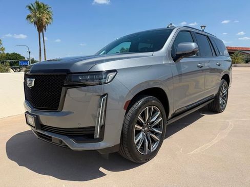 Used 2021 Cadillac Escalade Sport Platinum AWD/4WD image 3