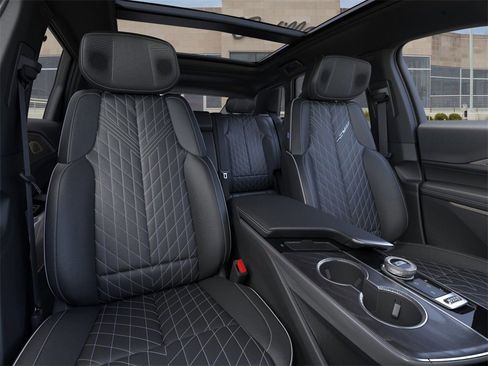 New 2026 Cadillac Lyriq V image 16