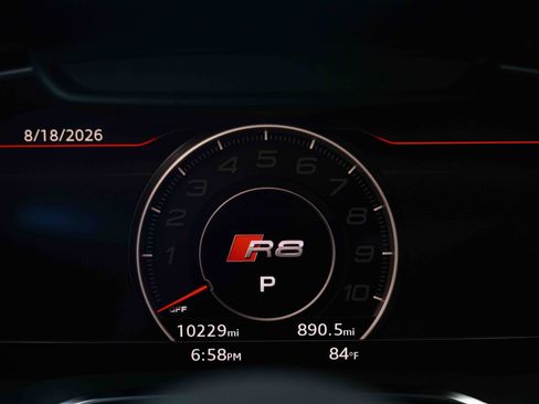 Used 2018 Audi R8 V10 RWD image 10