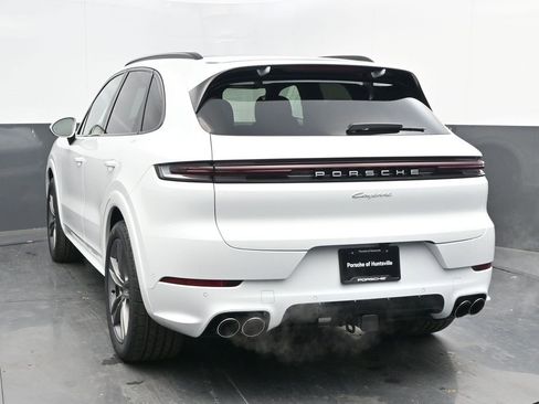 New 2025 Porsche Cayenne image 3