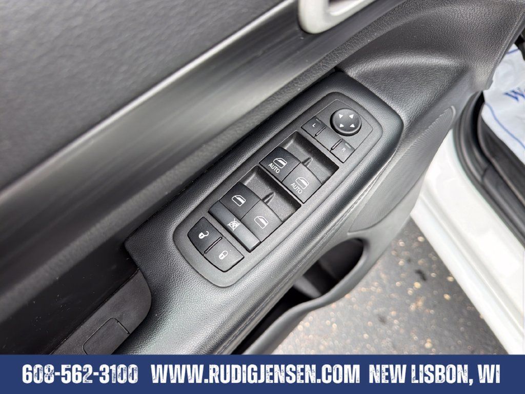 Used 2022 Jeep Grand Cherokee Laredo X AWD/4WD image 11