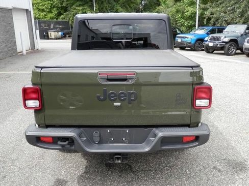 Used 2023 Jeep Gladiator Sport AWD/4WD image 7
