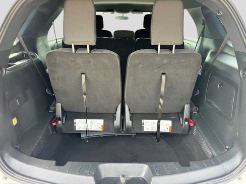 Used 2018 Ford Explorer XLT w/ XLT Technology Feature Bundle FWD image 35