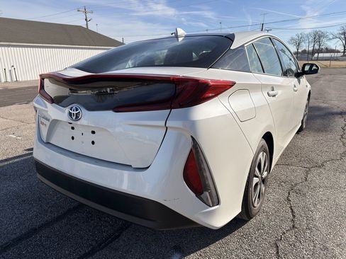 Used 2018 Toyota Prius Prime Premium image 10