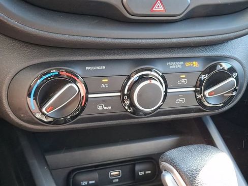 Used 2023 Kia Soul LX w/ LX Technology Package FWD image 15