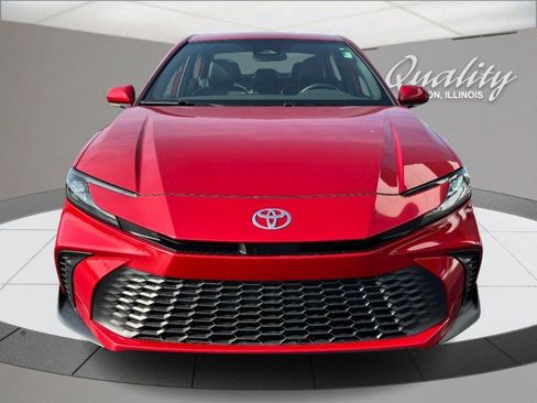 Used 2025 Toyota Camry SE FWD image 11