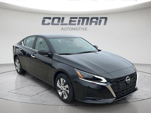 Used 2025 Nissan Altima 2.5 S image 3