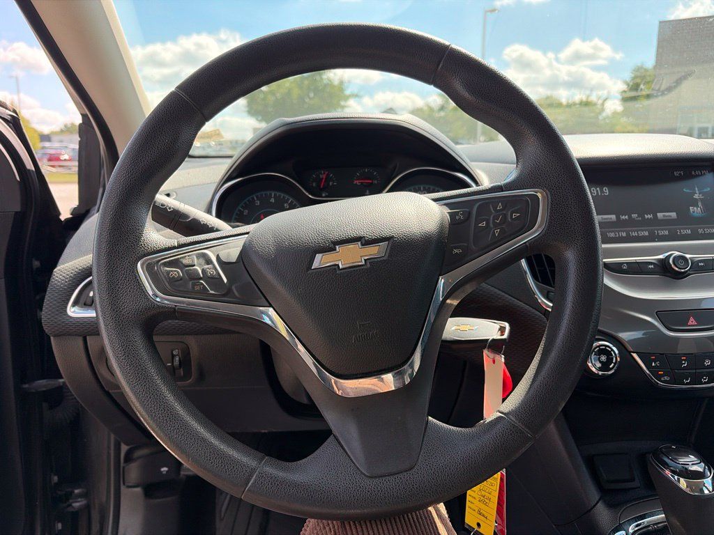 Used 2017 Chevrolet Cruze LT FWD image 6