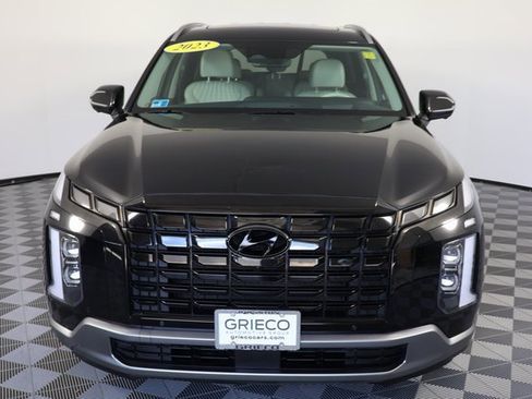 Used 2023 Hyundai Palisade Limited image 3