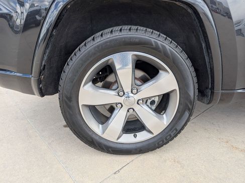 Used 2015 Jeep Grand Cherokee Overland w/ Advanced Technology Group AWD/4WD image 12