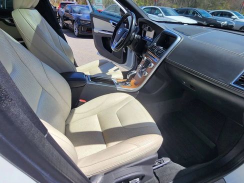 Used 2015 Volvo XC60 T5 w/ Climate Package AWD/4WD image 15