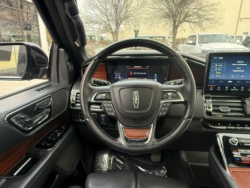 Used 2024 Lincoln Navigator Reserve image 22