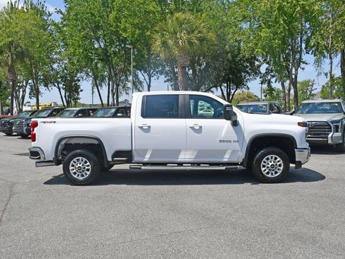 Used 2025 Chevrolet Silverado 2500 LT w/ Convenience Package AWD/4WD image 5