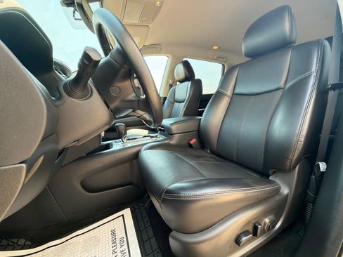Used 2020 Nissan Pathfinder SL AWD/4WD image 16