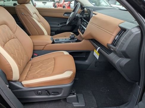 New 2026 Nissan Pathfinder Platinum image 34