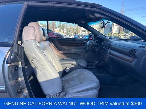 Used 2005 Chrysler Sebring Limited image 10