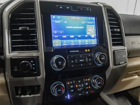 Used 2021 Ford F250 Lariat w/ Lariat Ultimate Package AWD/4WD image 27