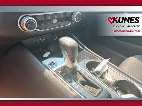 Used 2024 Nissan Altima 2.5 SV FWD image 29