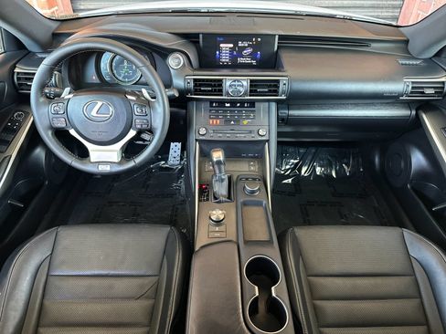 Used 2019 Lexus IS 300 F Sport w/ F Sport Package RWD image 17