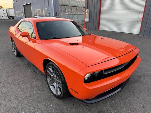 Used 2012 Dodge Challenger R/T image 7