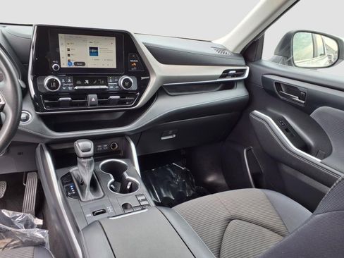 Used 2023 Toyota Highlander L image 13