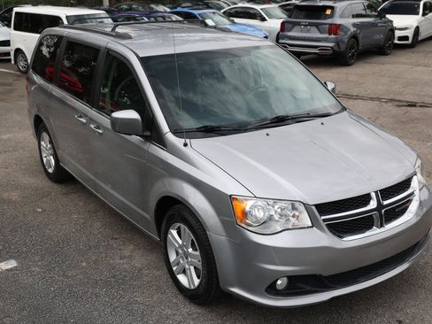 Used 2018 Dodge Grand Caravan SXT FWD image 17
