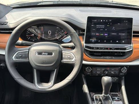 Used 2024 Jeep Compass Limited image 28