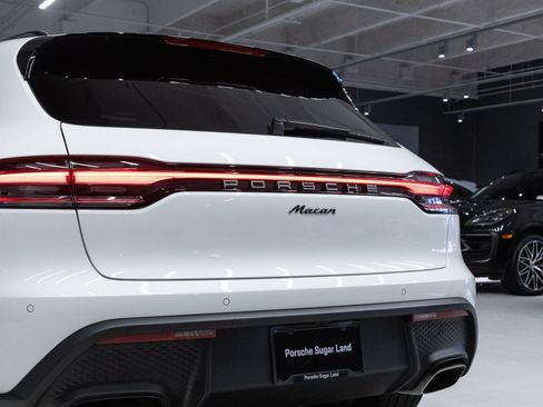 Certified 2026 Porsche Macan AWD/4WD image 31