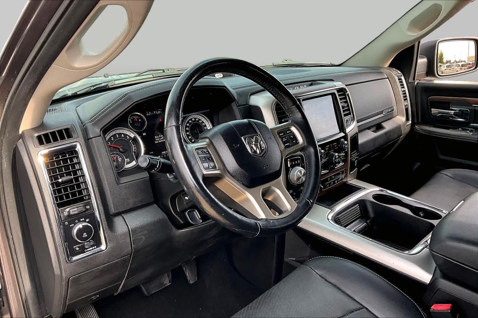 Used 2018 RAM 1500 Laramie w/ Convenience Group AWD/4WD image 18