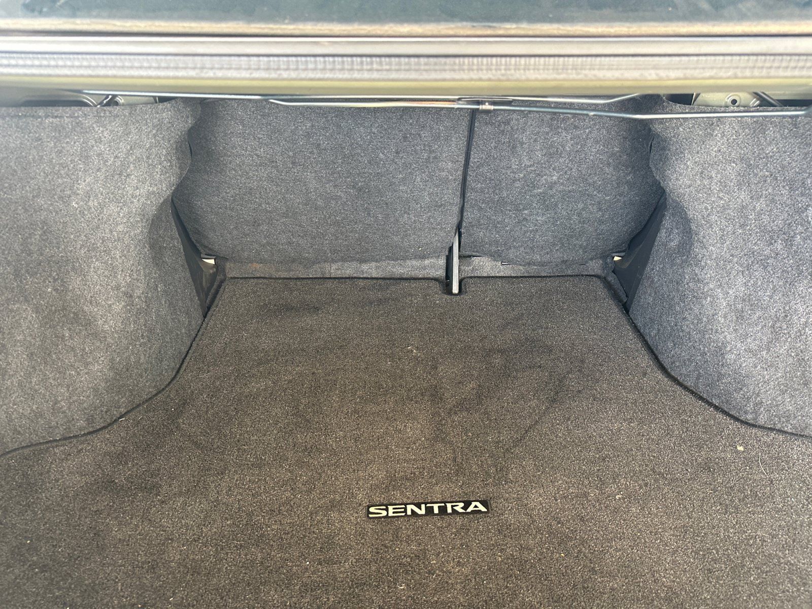 Used 2015 Nissan Sentra SV FWD image 18