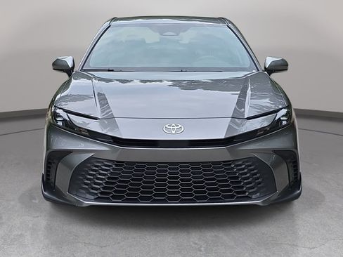Used 2026 Toyota Camry SE FWD image 2