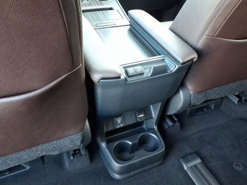 Used 2021 Toyota Sienna Platinum image 19