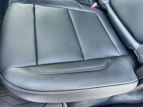 New 2026 GMC Sierra 1500 SLT image 17