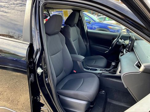 Used 2023 Toyota Corolla Cross LE image 11