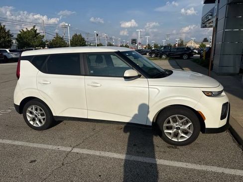 Used 2022 Kia Soul LX w/ Technology Package FWD image 8