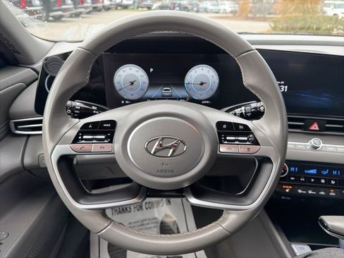 Used 2023 Hyundai Elantra SEL w/ Convenience Package image 18