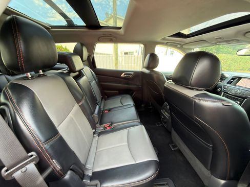 Used 2019 Nissan Pathfinder SL AWD/4WD image 22