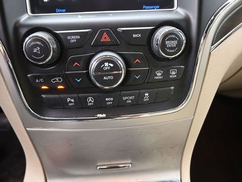 Used 2017 Jeep Grand Cherokee Limited w/ Luxury Group II image 3