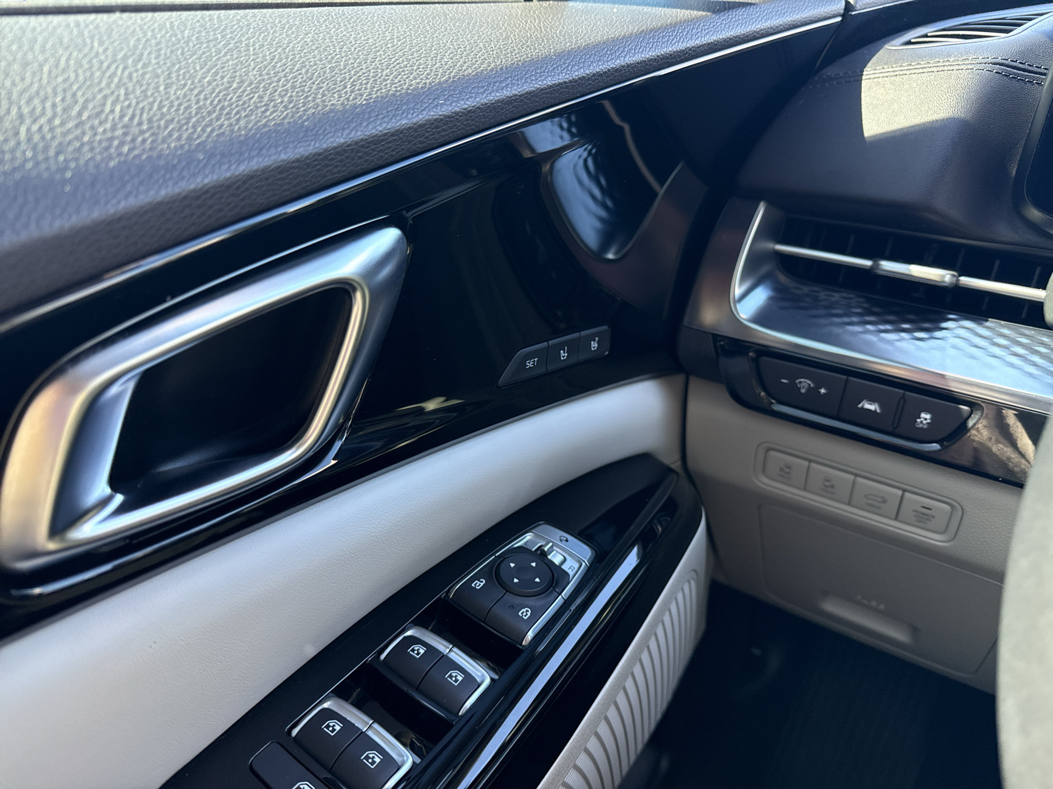 Used 2022 Kia Carnival SX Prestige FWD image 19