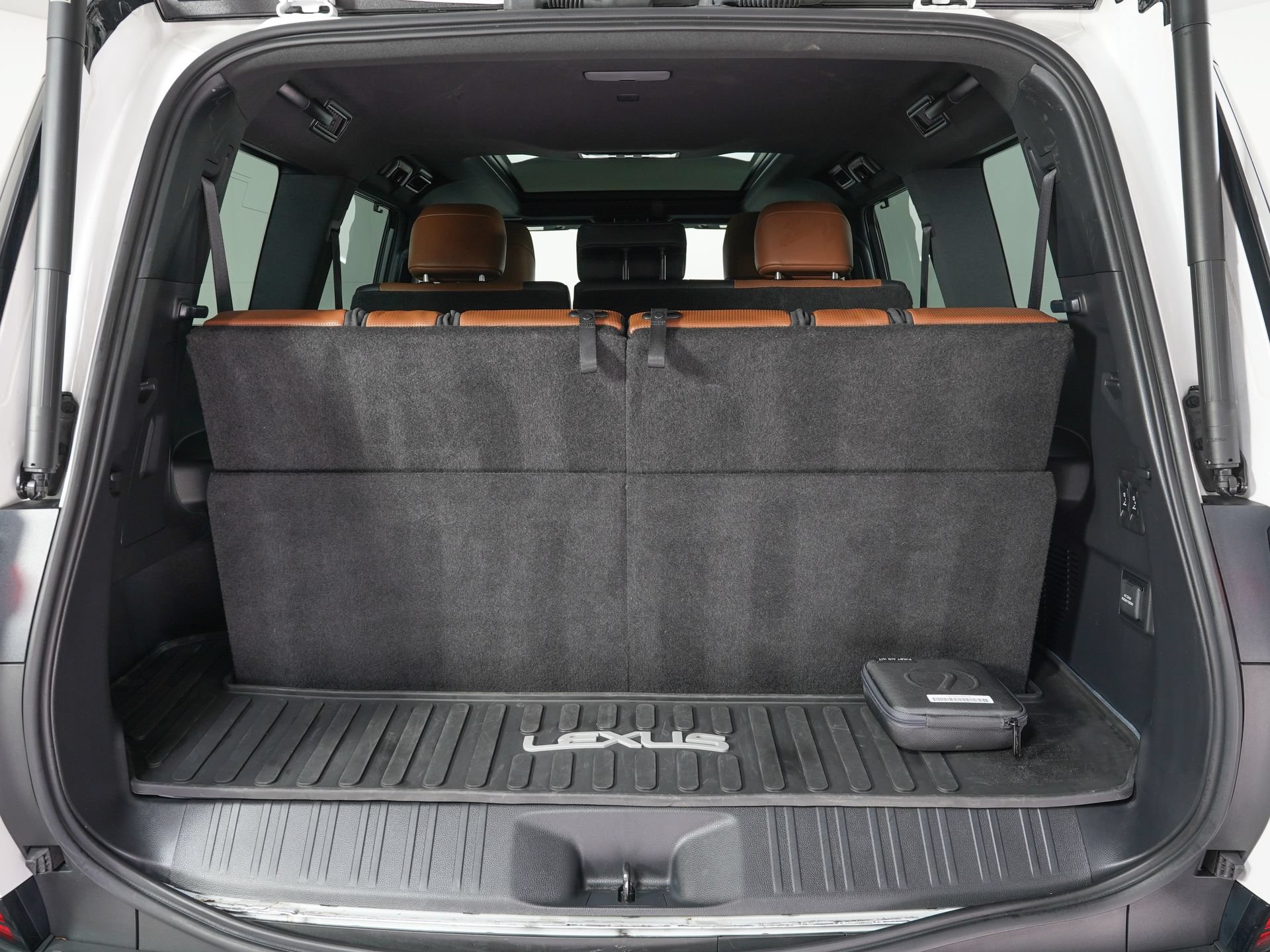 Used 2024 Lexus GX 550 w/ Accessory Package (2T) AWD/4WD image 12