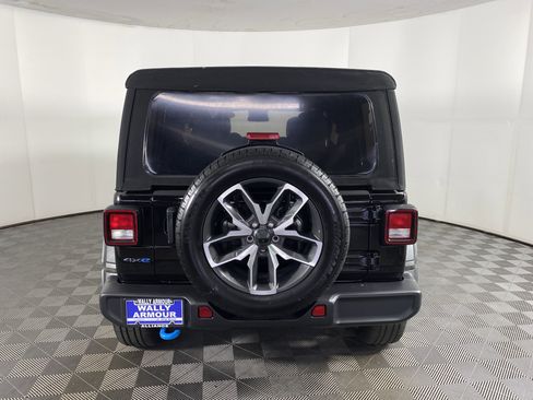Used 2024 Jeep Wrangler Unlimited w/ Convenience Group AWD/4WD image 8