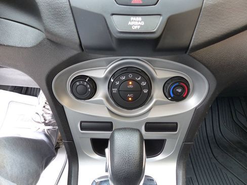 Used 2019 Ford Fiesta SE FWD image 32