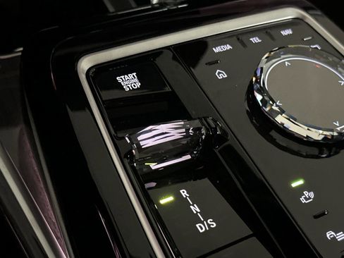 New 2026 BMW 740i image 25