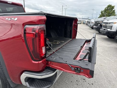 Used 2023 GMC Sierra 1500 SLT w/ SLT Premium Package AWD/4WD image 32