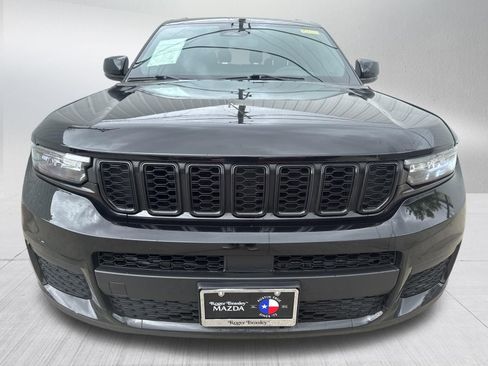 Used 2024 Jeep Grand Cherokee L Laredo image 2