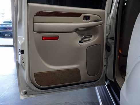 Used 2004 Cadillac Escalade EXT AWD/4WD image 72