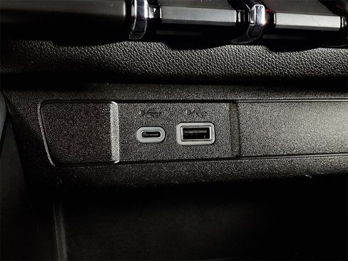 Used 2023 Chevrolet Colorado Trail Boss w/ Technology Package image 25