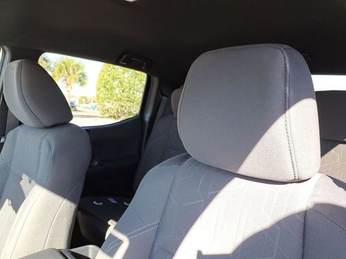 Used 2018 Toyota Tacoma TRD Sport image 16